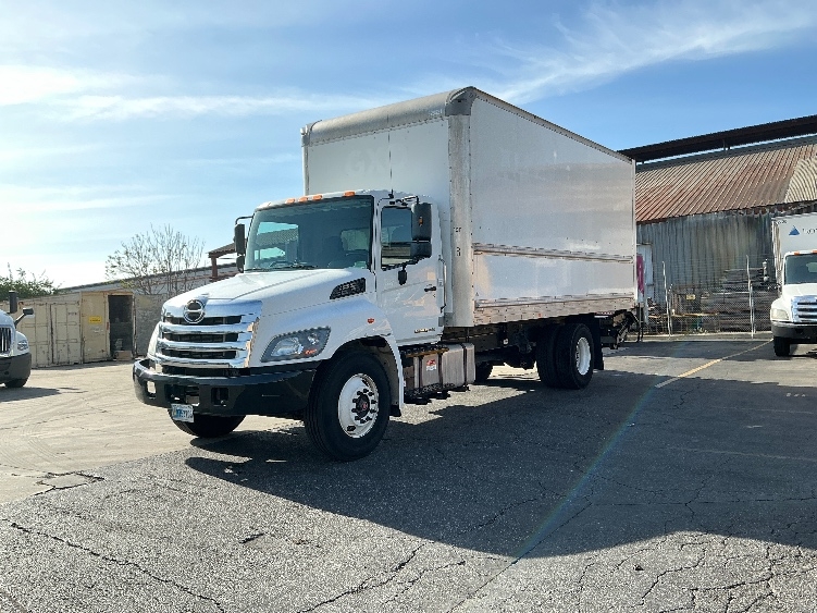 2019 Hino 268 in Torrance, CA — photo 3