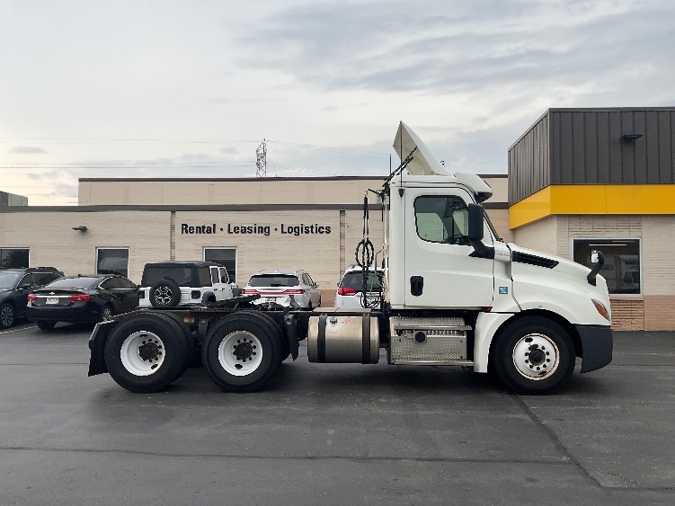 2019 Freightliner Cascadia in Milwaukee, WI — photo 4
