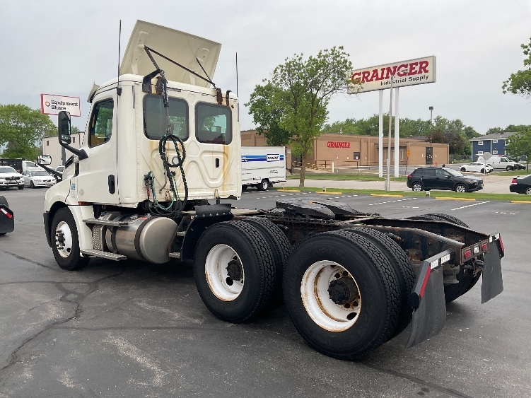 2019 Freightliner Cascadia in Milwaukee, WI — photo 7