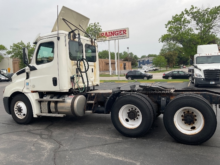 2019 Freightliner Cascadia in Milwaukee, WI — photo 8