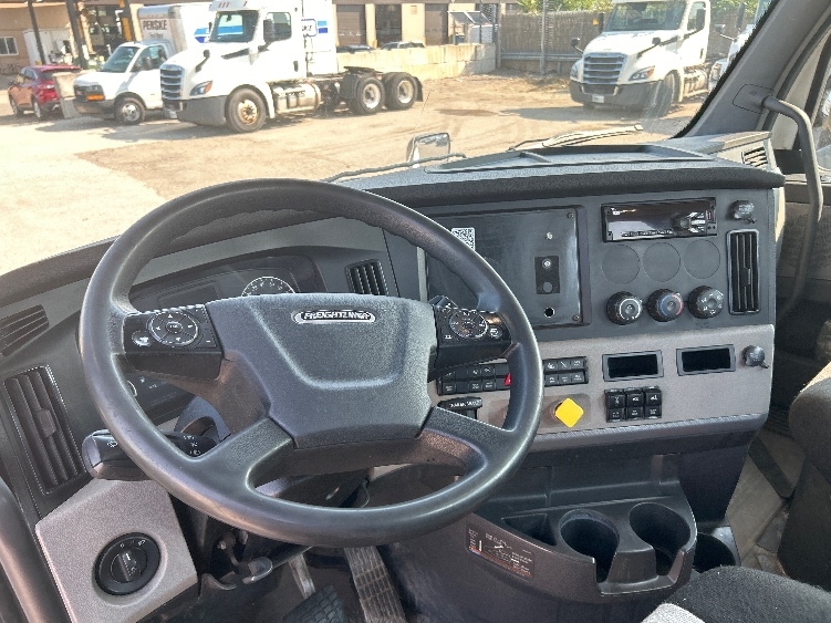 2019 Freightliner in Flint, MI — photo 10