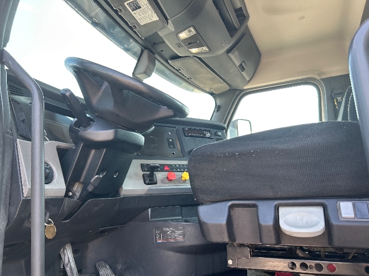 2019 Freightliner in Flint, MI — photo 9