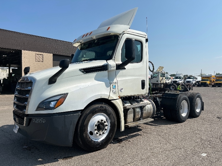 2019 Freightliner Cascadia in Flint, MI — photo 3