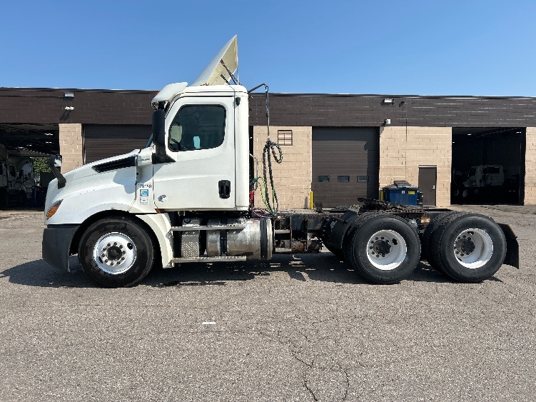 2019 Freightliner Cascadia in Flint, MI — photo 4