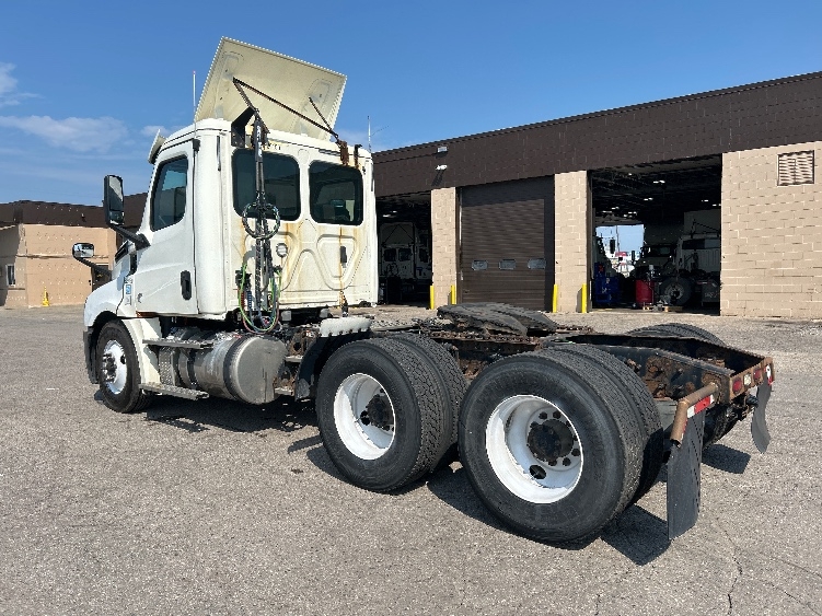 2019 Freightliner Cascadia in Flint, MI — photo 5