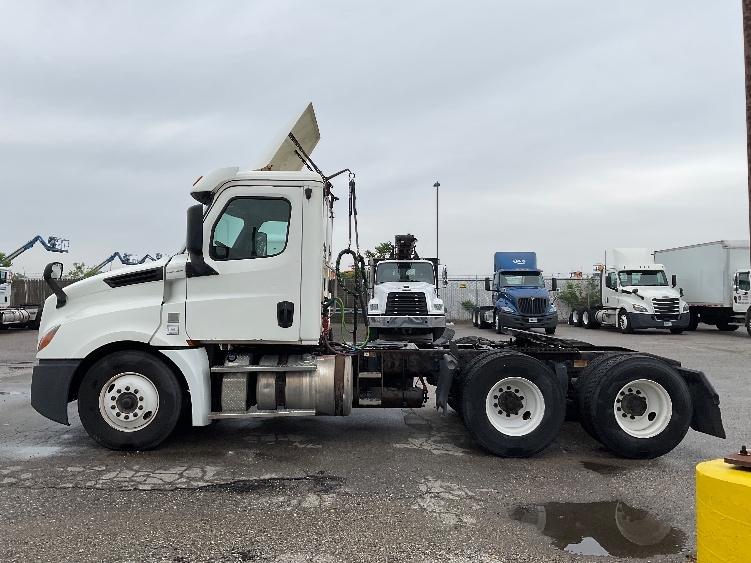 2019 Freightliner Cascadia in Flint, MI — photo 4