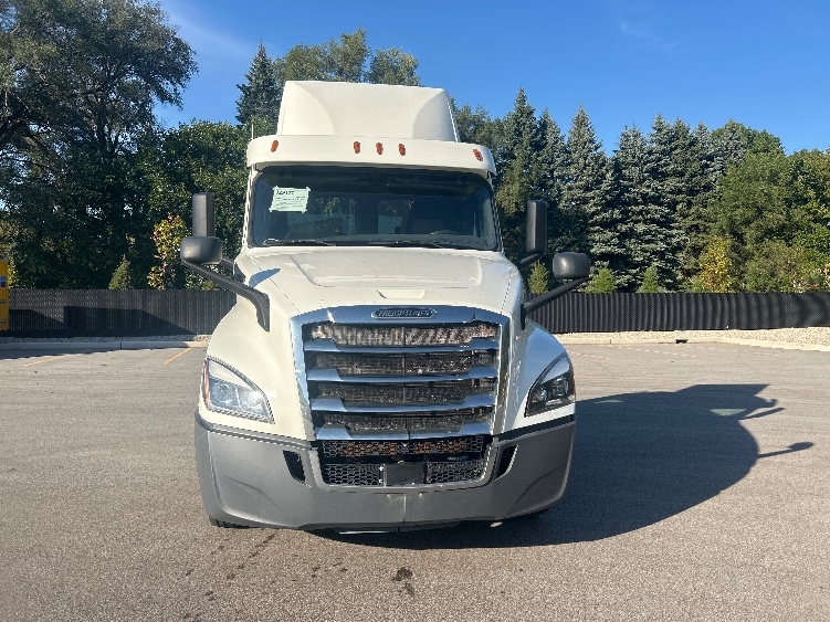 2019 Freightliner Cascadia in Byron Center, MI — photo 2