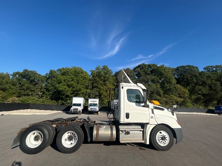 2019 Freightliner Cascadia in Byron Center, MI — photo 8