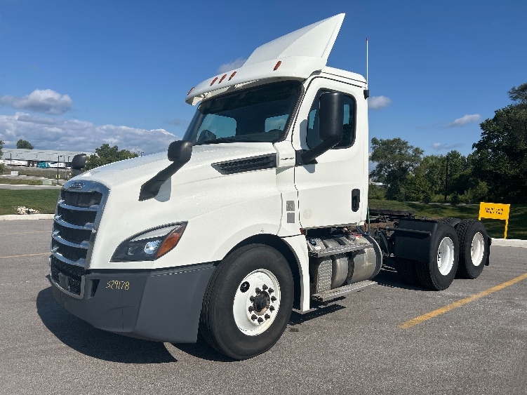 2019 Freightliner Cascadia in Byron Center, MI — photo 3