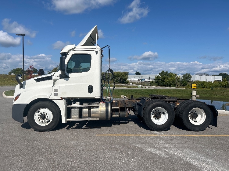 2019 Freightliner Cascadia in Byron Center, MI — photo 4
