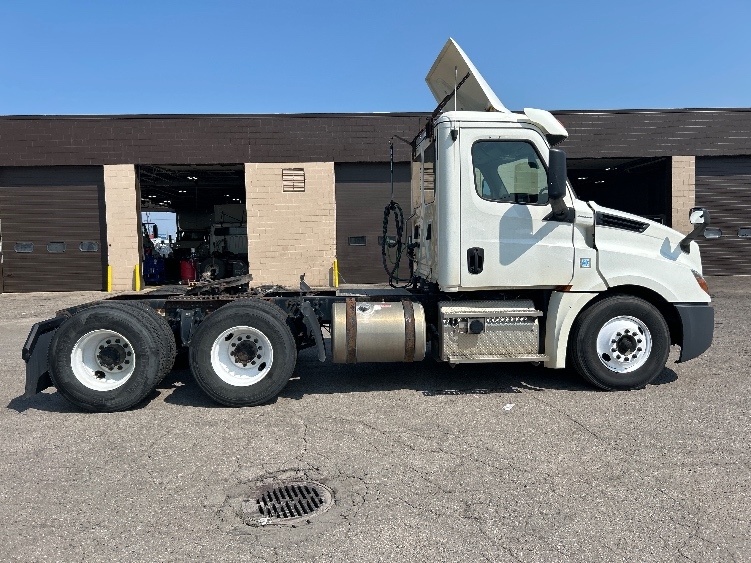 2019 Freightliner Cascadia in Flint, MI — photo 7