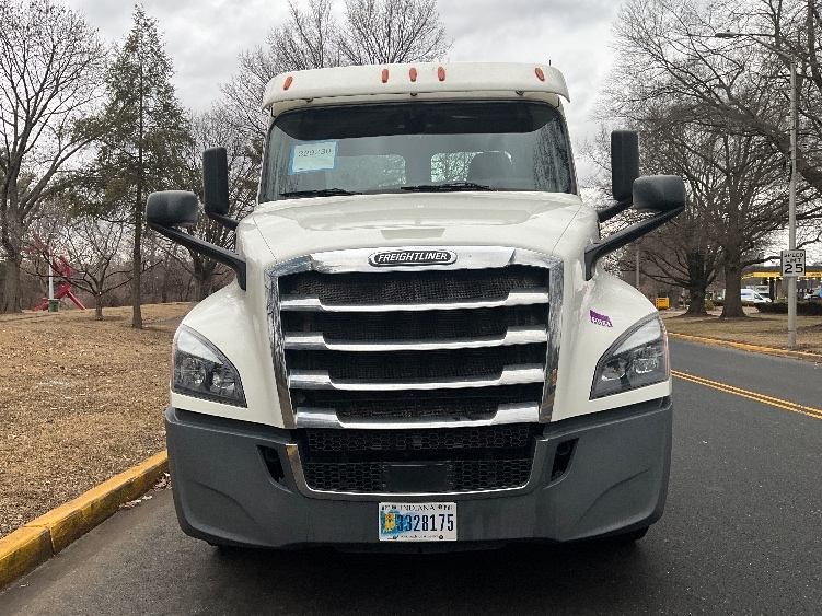 2019 Freightliner Cascadia in Reading, PA — photo 2
