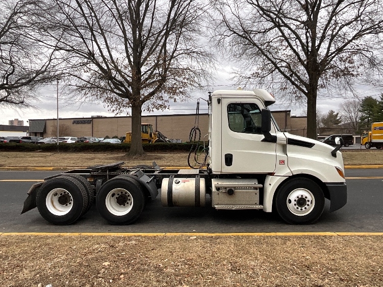 2019 Freightliner Cascadia in Reading, PA — photo 8