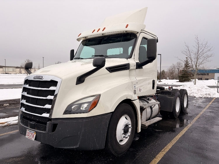 2019 Freightliner Cascadia in Londonderry, NH — photo 3