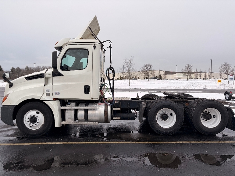 2019 Freightliner Cascadia in Londonderry, NH — photo 4