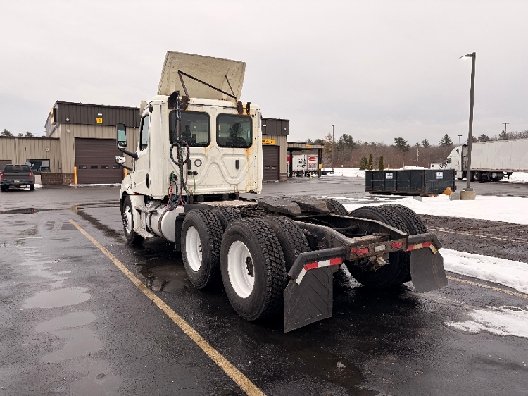 2019 Freightliner Cascadia in Londonderry, NH — photo 5