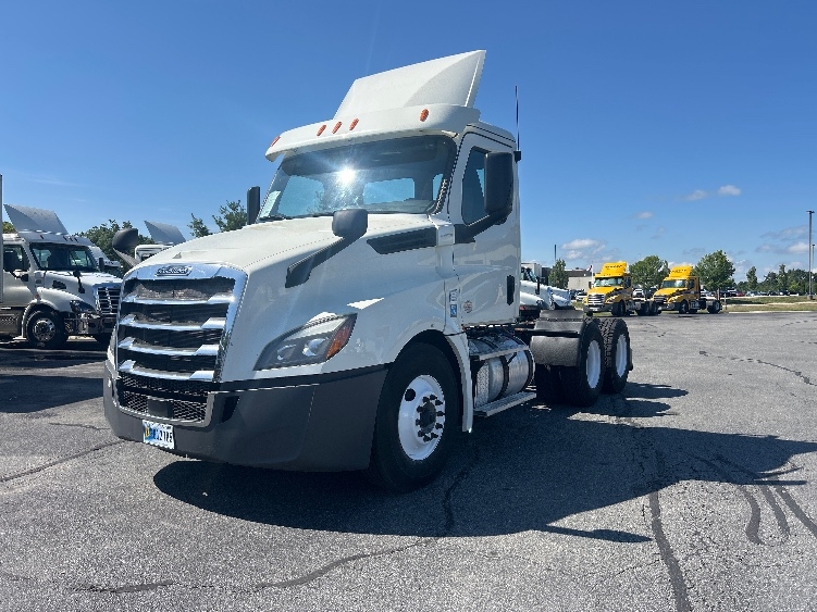 2019 Freightliner Cascadia in Londonderry, NH — photo 3