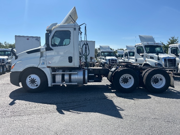 2019 Freightliner Cascadia in Londonderry, NH — photo 4