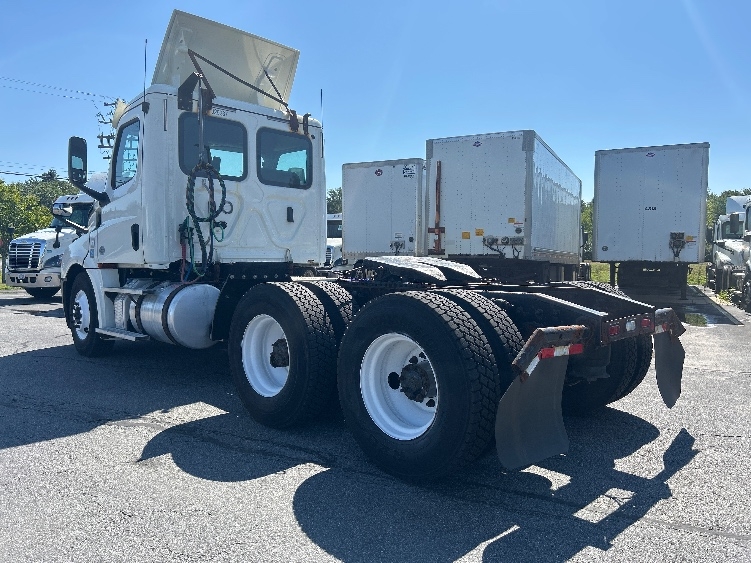 2019 Freightliner Cascadia in Londonderry, NH — photo 5