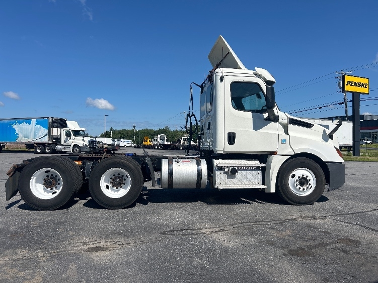 2019 Freightliner Cascadia in Londonderry, NH — photo 8