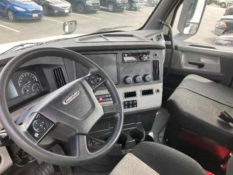 2019 Freightliner Cascadia in Jessup, MD — photo 10