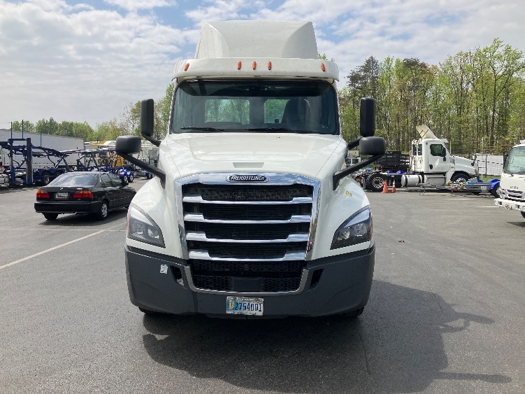 2019 Freightliner Cascadia in Jessup, MD — photo 2