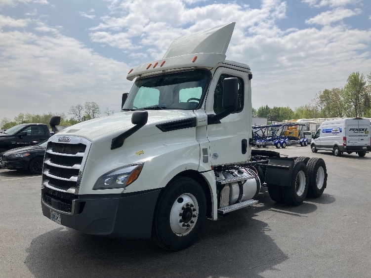 2019 Freightliner Cascadia in Jessup, MD — photo 3