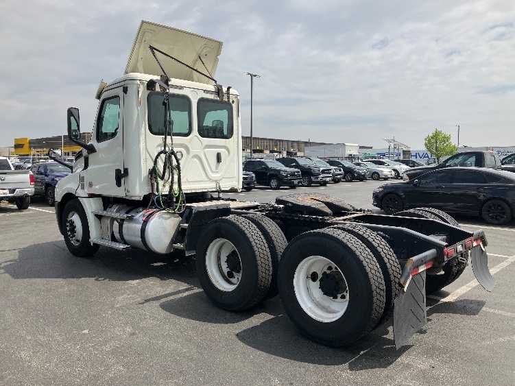 2019 Freightliner Cascadia in Jessup, MD — photo 5