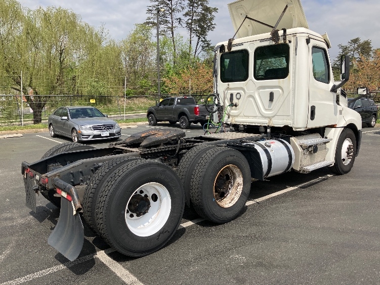 2019 Freightliner Cascadia in Jessup, MD — photo 7