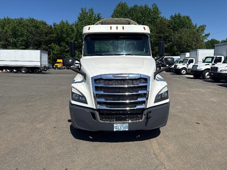 2019 Freightliner Cascadia in Mebane, NC — photo 2