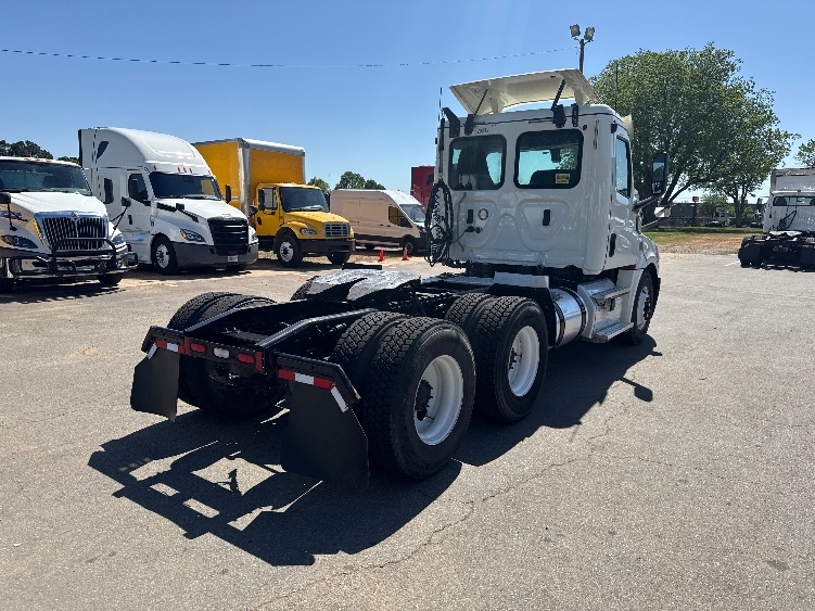 2019 Freightliner Cascadia in Mebane, NC — photo 7