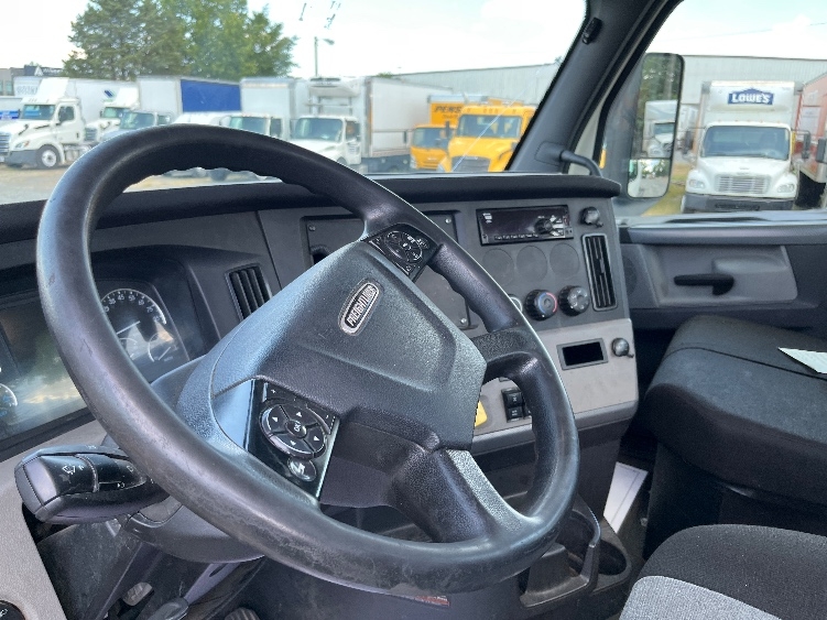 2019 Freightliner Cascadia in Concord, NC — photo 10