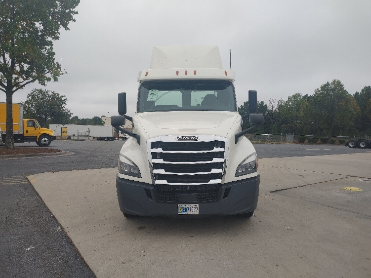 2019 Freightliner Cascadia in Charlotte, NC — photo 2