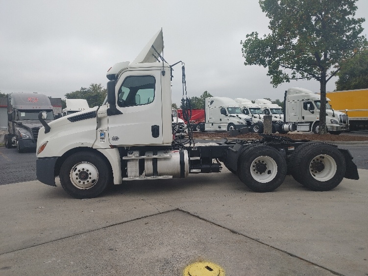2019 Freightliner Cascadia in Charlotte, NC — photo 4