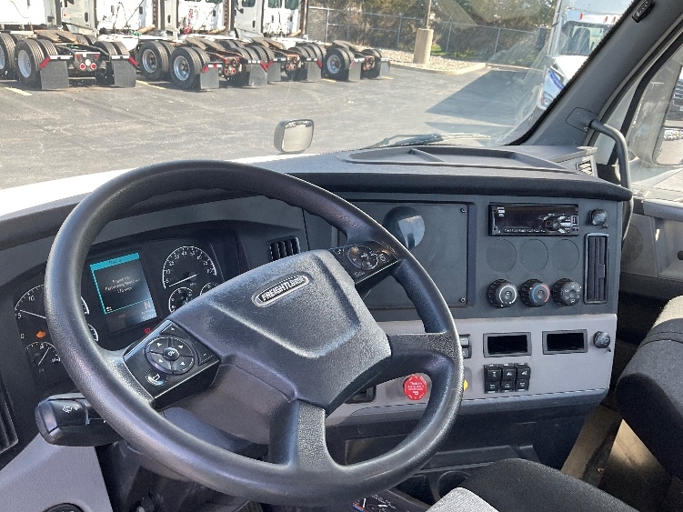 2019 Freightliner Cascadia in Middlefield, OH — photo 10