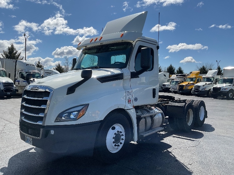2019 Freightliner Cascadia in Middlefield, OH — photo 3