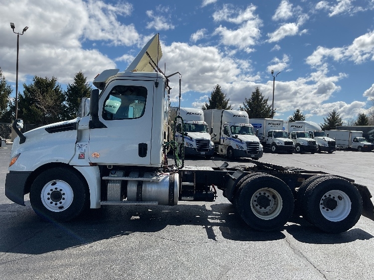 2019 Freightliner Cascadia in Middlefield, OH — photo 4