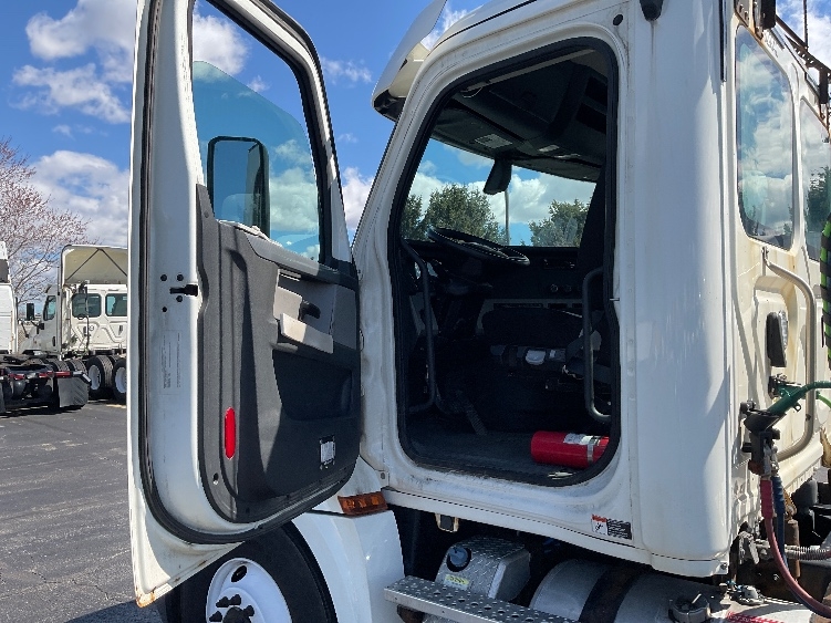 2019 Freightliner Cascadia in Middlefield, OH — photo 9