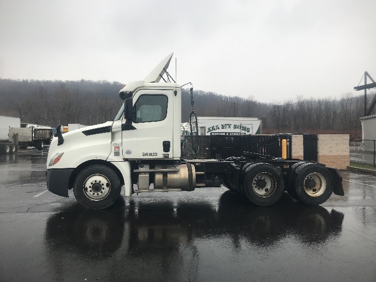 2019 Freightliner Cascadia in Pittsburgh, PA — photo 4