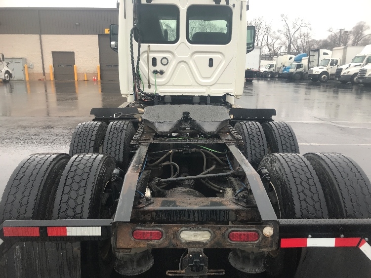 2019 Freightliner Cascadia in Pittsburgh, PA — photo 6