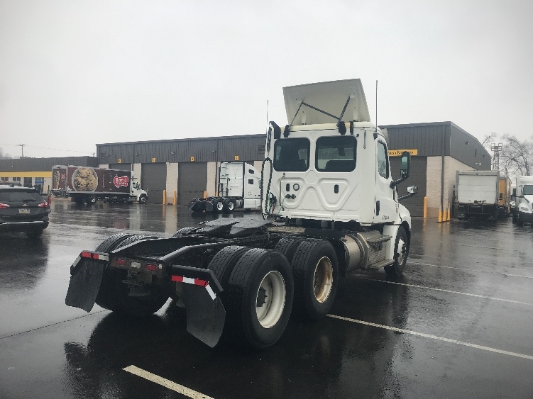 2019 Freightliner Cascadia in Pittsburgh, PA — photo 7