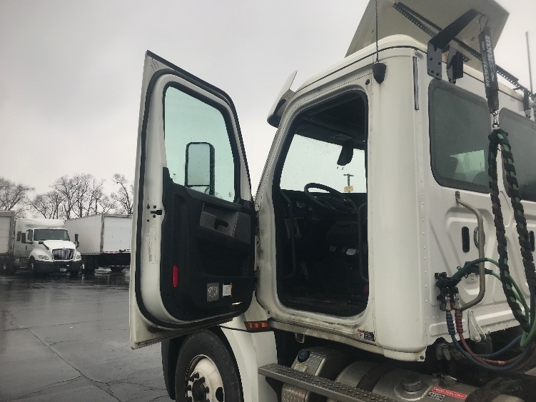2019 Freightliner Cascadia in Pittsburgh, PA — photo 9