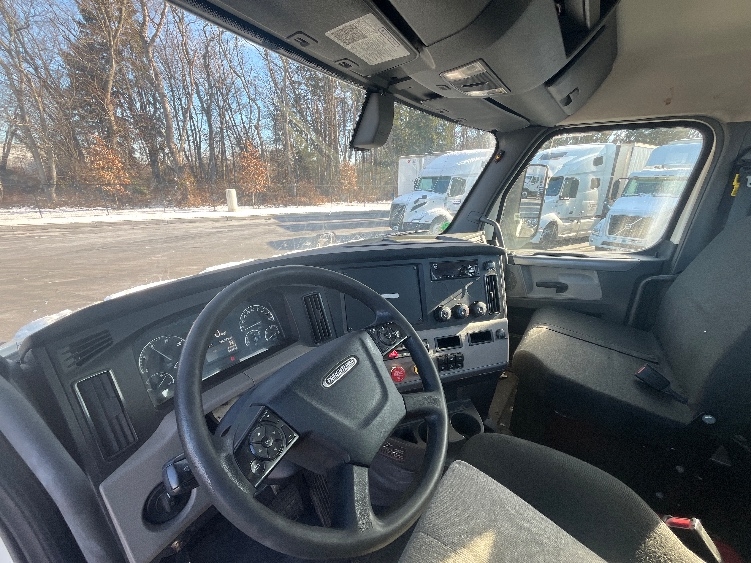 2019 Freightliner Cascadia in Cranbury, NJ — photo 10