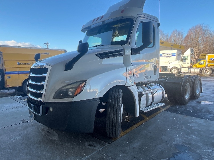 2019 Freightliner Cascadia in Cranbury, NJ — photo 3