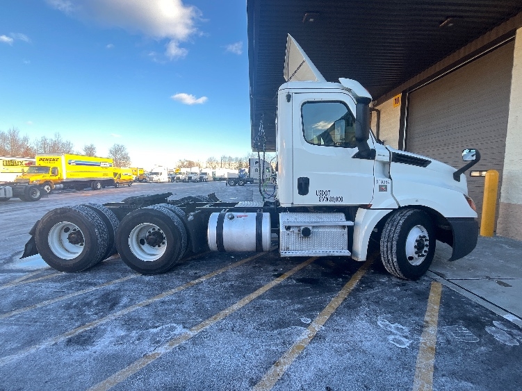 2019 Freightliner Cascadia in Cranbury, NJ — photo 8