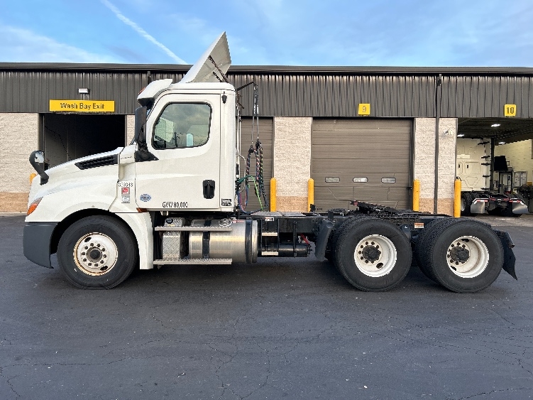 2019 Freightliner Cascadia in Harrisburg, PA — photo 4