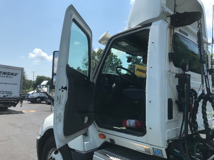 2019 International LT in Akron, OH — photo 9