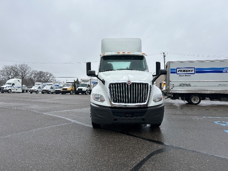 2019 International LT in Warren, MI — photo 2