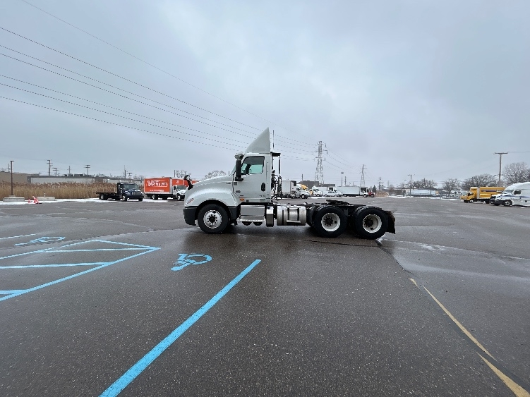 2019 International LT in Warren, MI — photo 4