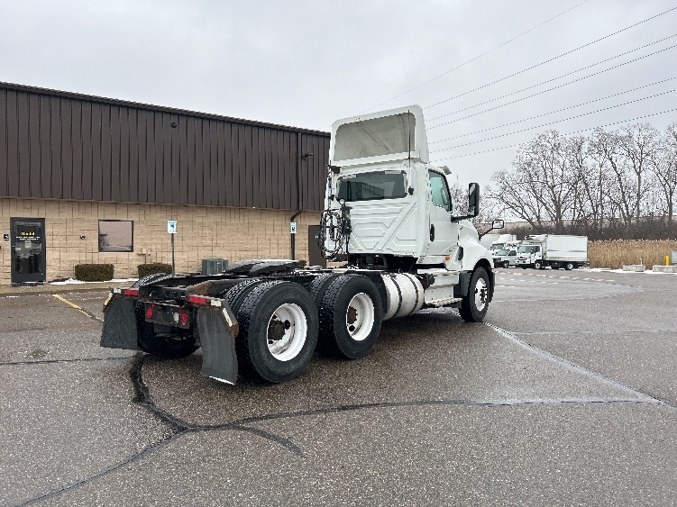 2019 International LT in Warren, MI — photo 7